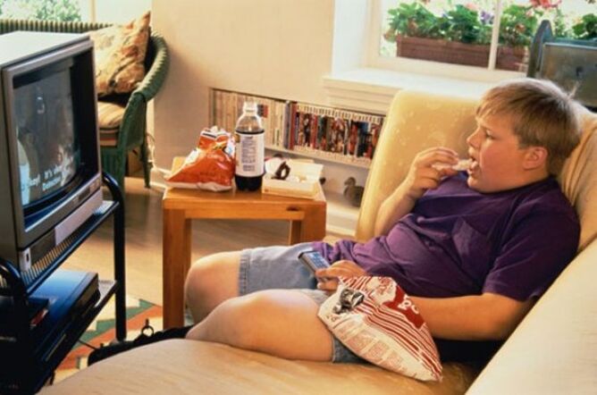 Passiver Lebensstil eines vollen Teenagers